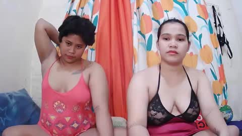 Snapshot of twowetcuties chatting on 03-08-25, 05:59 Lyn and lea online show from 03-08-25, 05:59