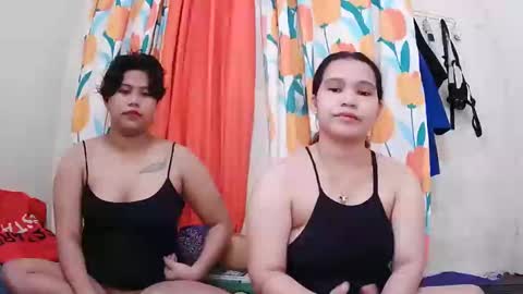 Snapshot of twowetcuties chatting on 03-12-25, 11:54 Lyn and lea online show from 03-12-25, 11:54