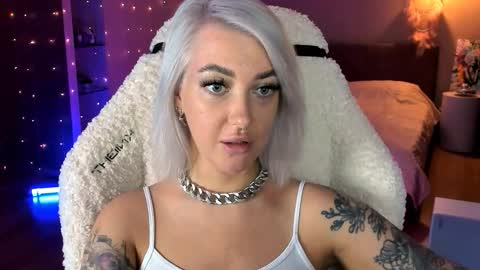 Miley online show from 10-26-25, 02:01