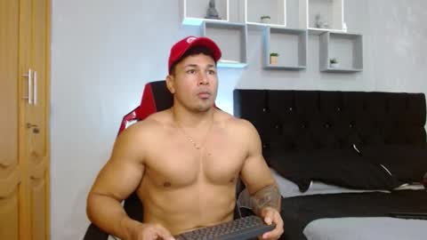 Snapshot of tyler_hank1 chatting on 11-25-25, 08:31 tyler_hank1 online show from 11-25-25, 08:31