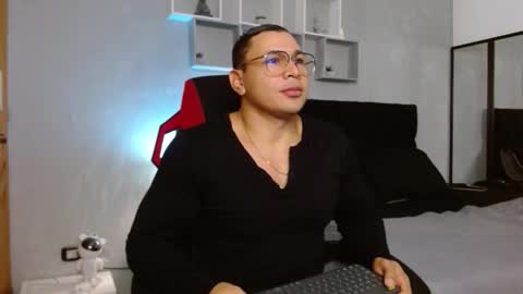 Snapshot of tyler_hank1 chatting on 12-02-25, 02:28 tyler_hank1 online show from 12-02-25, 02:28