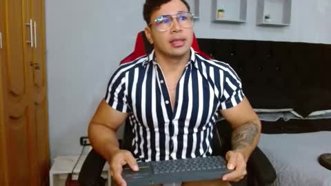 Snapshot of tyler_hank1 chatting on 12-04-25, 11:19 tyler_hank1 online show from 12-04-25, 11:19