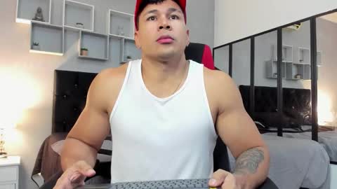 tyler_hank1 online show from 12-17-25, 08:48