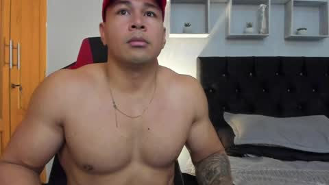 tyler_hank1 online show from 05-14-26, 12:56