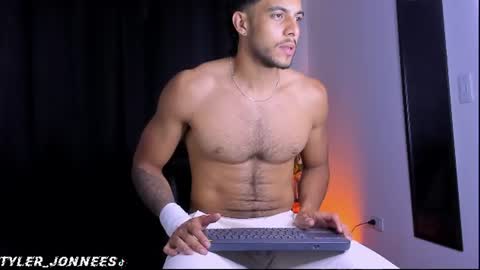 Snapshot of tyler_jonnes chatting on 06-19-26, 11:52 Tyler online show from 06-19-26, 11:52