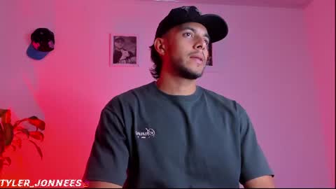 Snapshot of tyler_jonnes chatting on 07-05-26, 01:56 Tyler online show from 07-05-26, 01:56