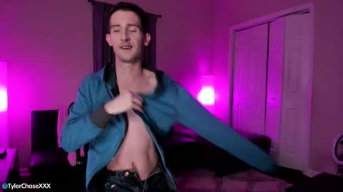 Snapshot of tylerchasexxx chatting on 02-21-25, 12:38 Tyler Chase online show from 02-21-25, 12:38