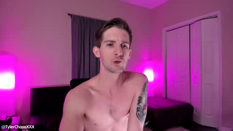 Snapshot of tylerchasexxx chatting on 02-28-25, 12:32 Tyler Chase online show from 02-28-25, 12:32