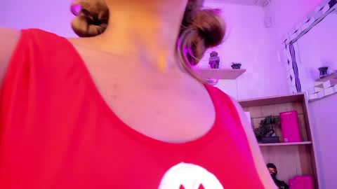 Snapshot of tylla__ chatting on 05-24-26, 09:42 tylla__ online show from 05-24-26, 09:42