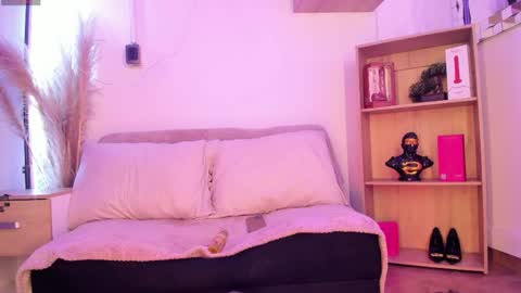 Snapshot of tylla__ chatting on 06-05-26, 06:52 tylla__ online show from 06-05-26, 06:52