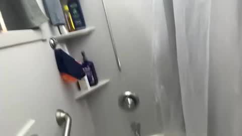 Snapshot of tyron9905 chatting on 11-06-25, 04:02 Lil Ron online show from 11-06-25, 04:02