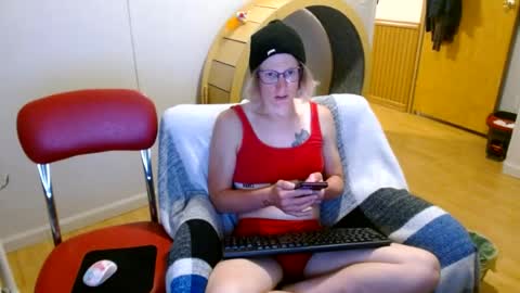 Snapshot of tyyyler93 chatting on 07-08-26, 03:00 TylerAlternative online show from 07-08-26, 03:00