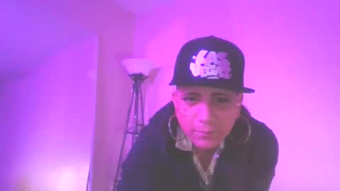 Snapshot of uandme_baby chatting on 01-03-25, 01:58 Azelia B online show from 01-03-25, 01:58