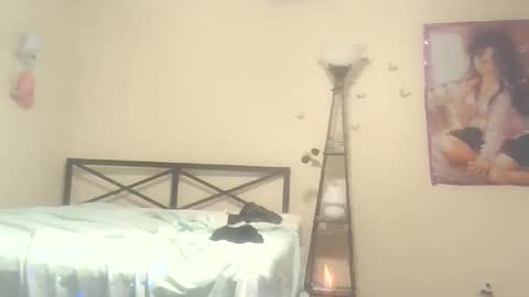 Snapshot of uandme_baby chatting on 02-27-25, 06:50 Azelia B online show from 02-27-25, 06:50