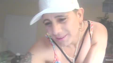 Snapshot of uandme_baby chatting on 03-06-25, 05:03 Azelia B online show from 03-06-25, 05:03