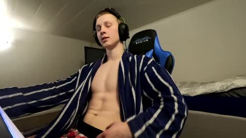 uijiujui online show from 01-05-25, 09:36