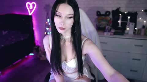 Izzy    online show from 12-15-24, 04:26