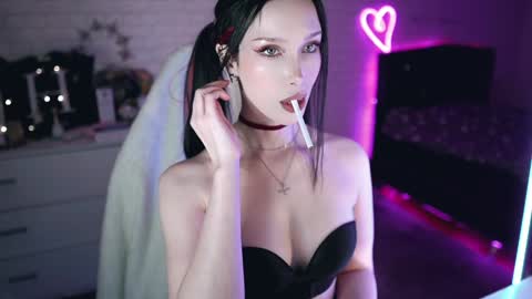 Izzy    online show from 03-10-25, 06:56