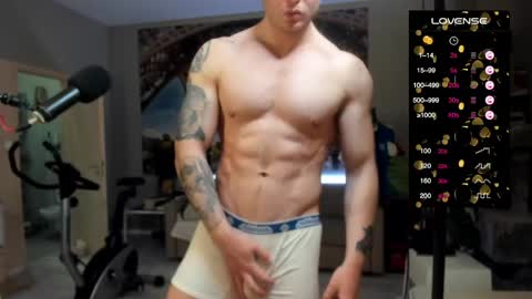 Snapshot of ukgymboy chatting on 05-02-26, 12:32 James Iron online show from 05-02-26, 12:32