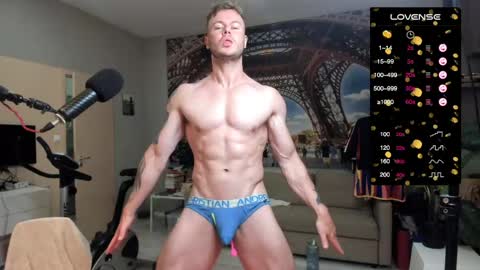 Snapshot of ukgymboy chatting on 05-31-26, 12:12 James Iron online show from 05-31-26, 12:12