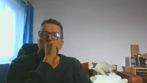 Snapshot of ulmeni4 chatting on 12-21-24, 11:55 ulmeni4 online show from 12-21-24, 11:55