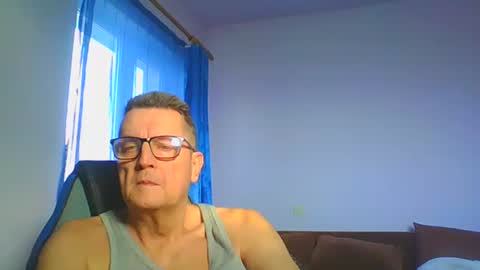 Snapshot of ulmeni4 chatting on 01-16-25, 08:33 ulmeni4 online show from 01-16-25, 08:33