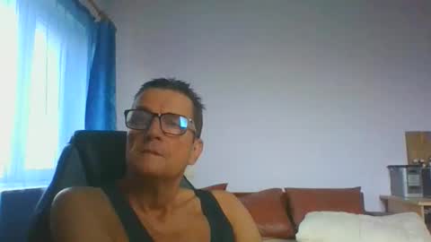 Snapshot of ulmeni4 chatting on 10-16-25, 06:03 ulmeni4 online show from 10-16-25, 06:03