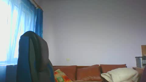 Snapshot of ulmeni4 chatting on 10-18-25, 07:53 ulmeni4 online show from 10-18-25, 07:53