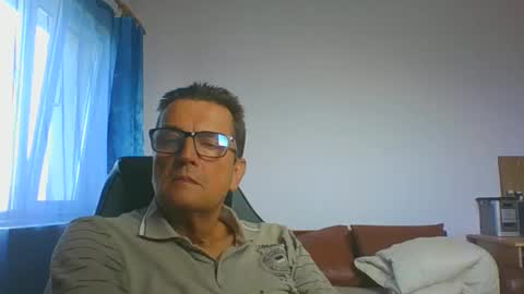 Snapshot of ulmeni7 chatting on 10-19-25, 09:10 ulmeni7 online show from 10-19-25, 09:10