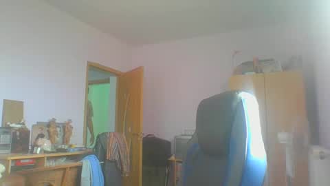 Snapshot of ulmeni7 chatting on 10-25-25, 10:12 ulmeni7 online show from 10-25-25, 10:12