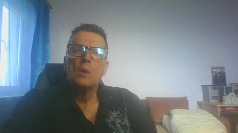 Snapshot of ulmeni7 chatting on 10-29-25, 11:23 ulmeni7 online show from 10-29-25, 11:23