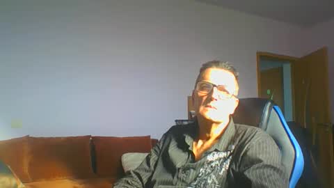 Snapshot of ulmeni7 chatting on 11-08-25, 10:04 ulmeni7 online show from 11-08-25, 10:04