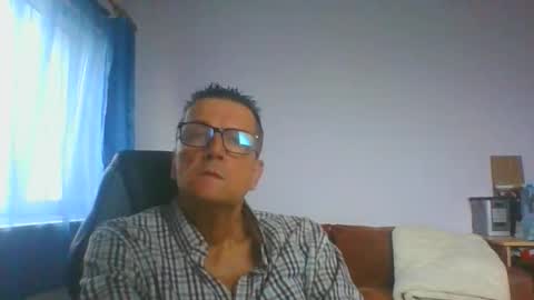Snapshot of ulmeni7 chatting on 11-10-25, 06:23 ulmeni7 online show from 11-10-25, 06:23