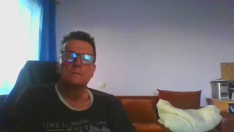Snapshot of ulmeni7 chatting on 06-06-26, 06:01 ulmeni7 online show from 06-06-26, 06:01