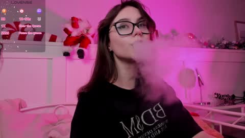 Una  online show from 12-24-24, 12:33