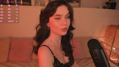 Una  online show from 04-11-26, 10:30