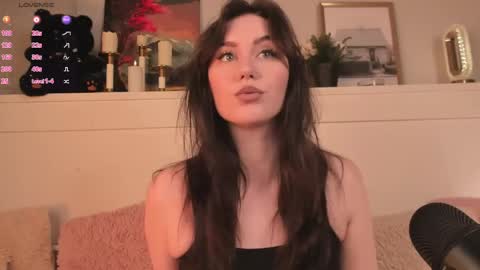 Snapshot of una_medisson chatting on 05-16-26, 10:12 Una online show from 05-16-26, 10:12