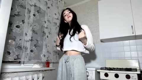 Isobelle lisi online show from 12-17-25, 04:02