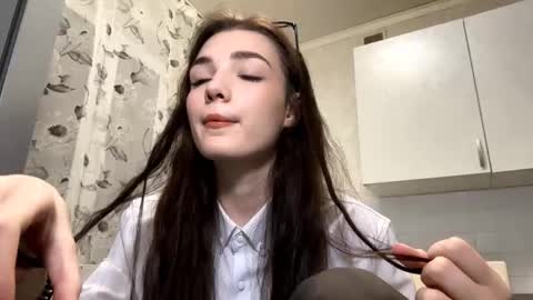 Isobelle lisi online show from 12-18-25, 01:17