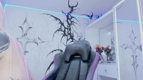 Snapshot of unachimbaherida chatting on 02-06-25, 06:29 Elle Danielle  online show from 02-06-25, 06:29