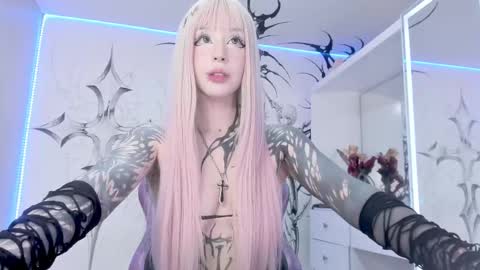 Snapshot of unachimbaherida chatting on 02-20-25, 03:45 Elle Danielle  online show from 02-20-25, 03:45