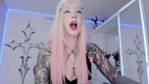 Snapshot of unachimbaherida chatting on 03-01-25, 03:53 Elle Danielle  online show from 03-01-25, 03:53