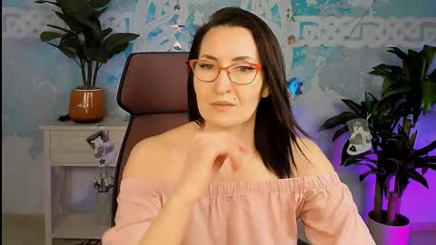 UnaTera online show from 12-21-25, 09:16