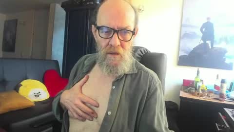 Snapshot of uncle_hottiecb chatting on 06-01-26, 04:31 Uncle Hottie online show from 06-01-26, 04:31