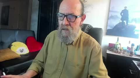 Snapshot of uncle_hottiecb chatting on 06-02-26, 06:54 Uncle Hottie online show from 06-02-26, 06:54