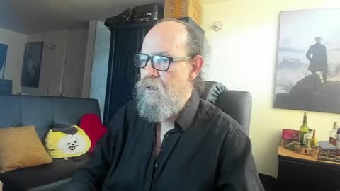 Snapshot of uncle_hottiecb chatting on 06-04-26, 04:46 Uncle Hottie online show from 06-04-26, 04:46