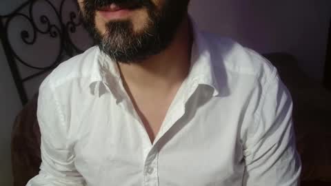 Snapshot of under_thedesk chatting on 11-29-25, 06:11 Giov online show from 11-29-25, 06:11