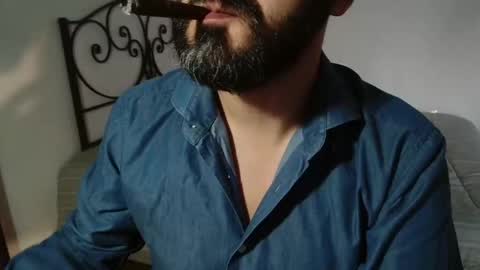 Snapshot of under_thedesk chatting on 12-15-25, 11:03 Giov online show from 12-15-25, 11:03