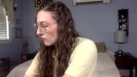 Snapshot of unicornfairy55 chatting on 05-20-26, 03:18 Lola Moonstone online show from 05-20-26, 03:18
