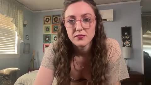 Snapshot of unicornfairy55 chatting on 06-14-26, 03:14 Lola Moonstone online show from 06-14-26, 03:14